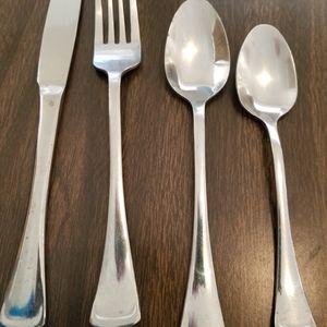 Dinnerware /Pfaltzgraff and Onieda